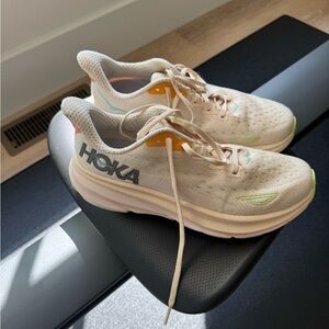 Hoka Clifton 9-size 9.5 barely worn
